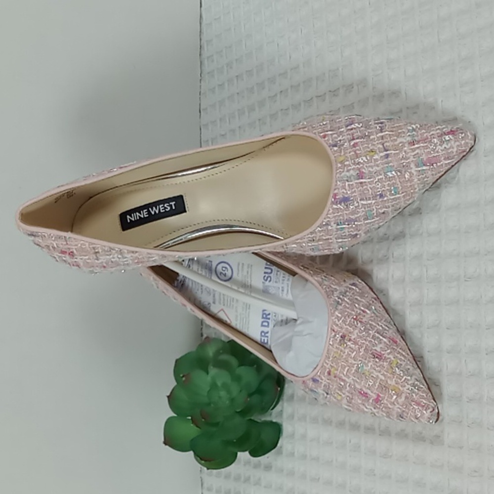 NWOT Nine West Arlene Pointed Toe Tweed Kitten Heel Pumps Size 6 Pink/White/Blue - Picture 2 of 12